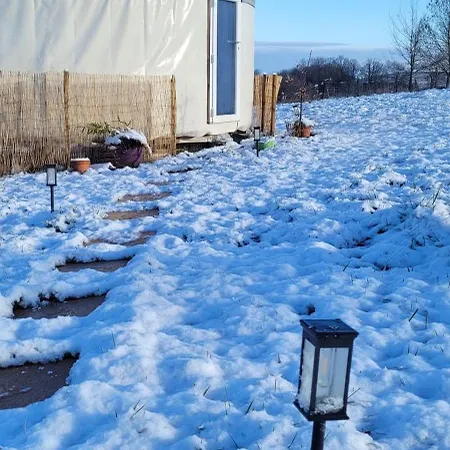 Alojamento de Acomodação e Pequeno-almoço Du à La Terre 3*