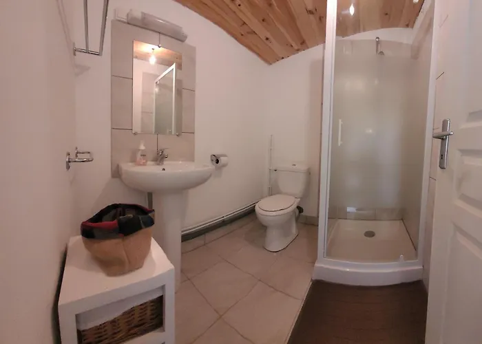 Alojamento de Acomodação e Pequeno-almoço Du à La Terre