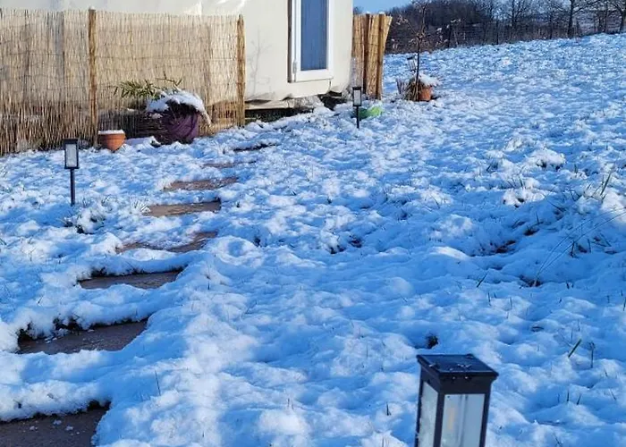 Alojamento de Acomodação e Pequeno-almoço Du à La Terre 3*